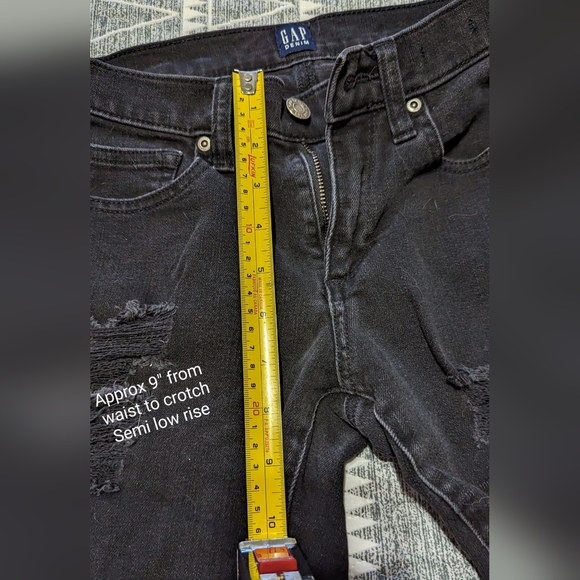 Gap True Skinny, size 26, frayed & distressed black jeans - Picture 7 of 10